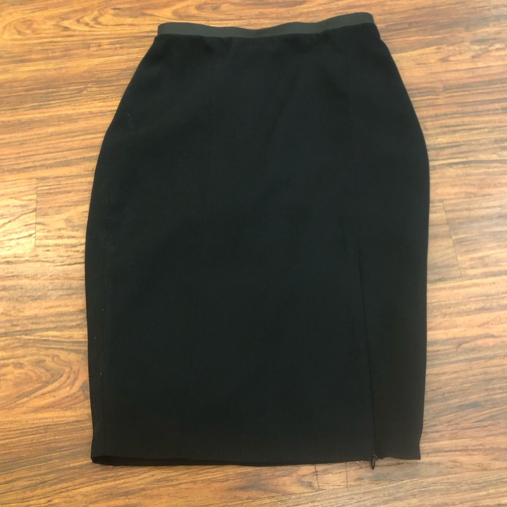 Fun pencil skirt with bottom zipper